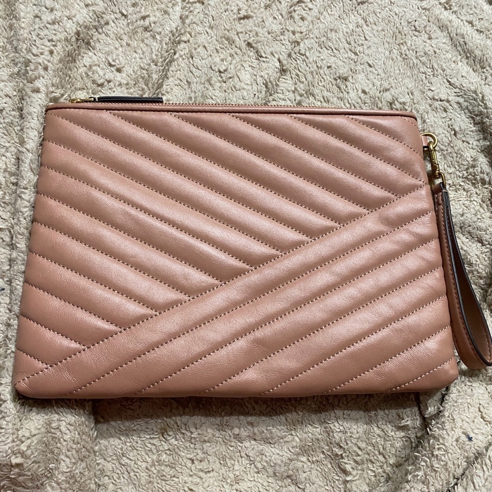 Tory Burch Fleming Quilted Large Wristlet Clutch – Pink - Picture 2 of 3